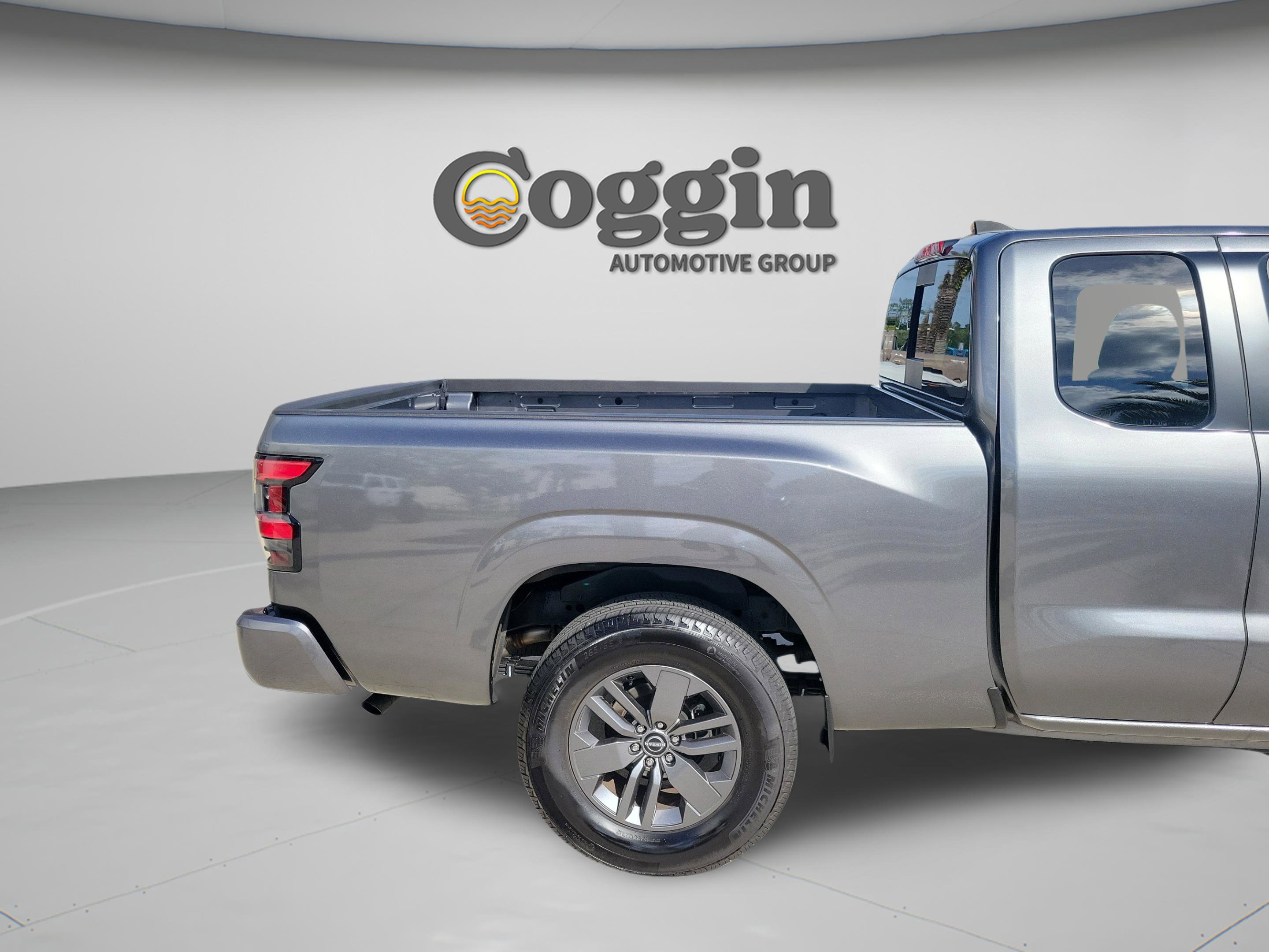 Used 2025 Nissan Frontier SV RWD image 31