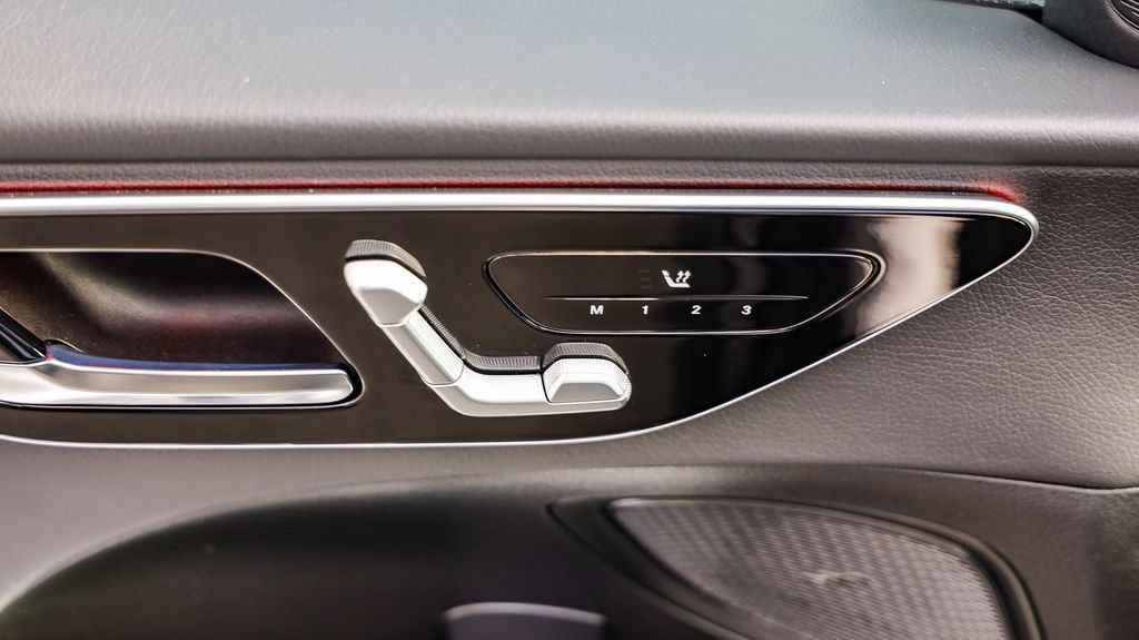 Used 2025 Mercedes-Benz C 300 4MATIC Sedan image 26