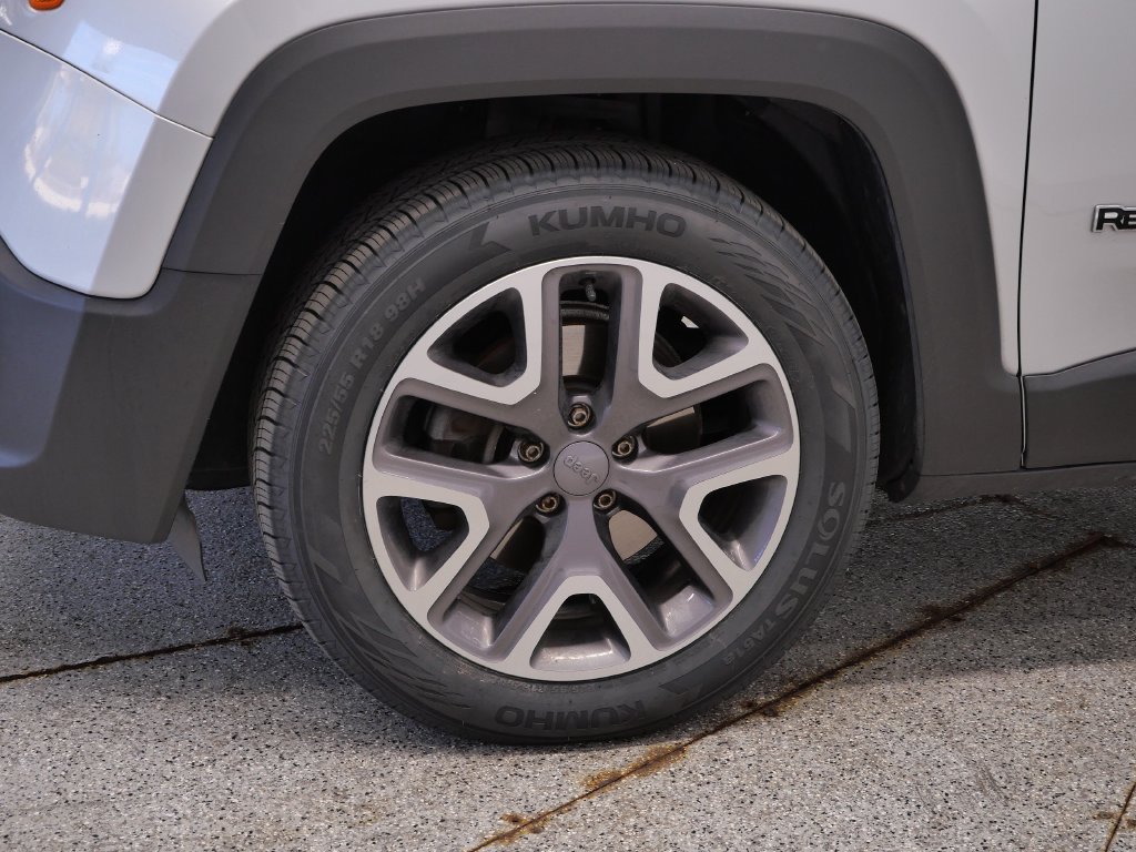 Used 2015 Jeep Renegade Latitude FWD image 9