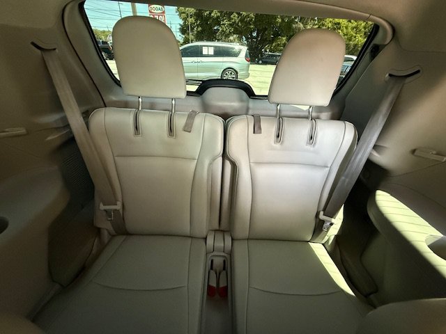 Used 2012 Toyota Highlander Limited w/ Tow Pkg FWD image 7