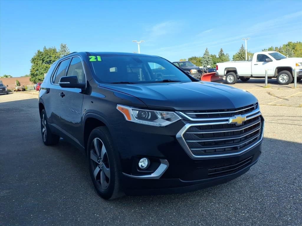 Used 2021 Chevrolet Traverse LT w/ LT Premium Package image 3