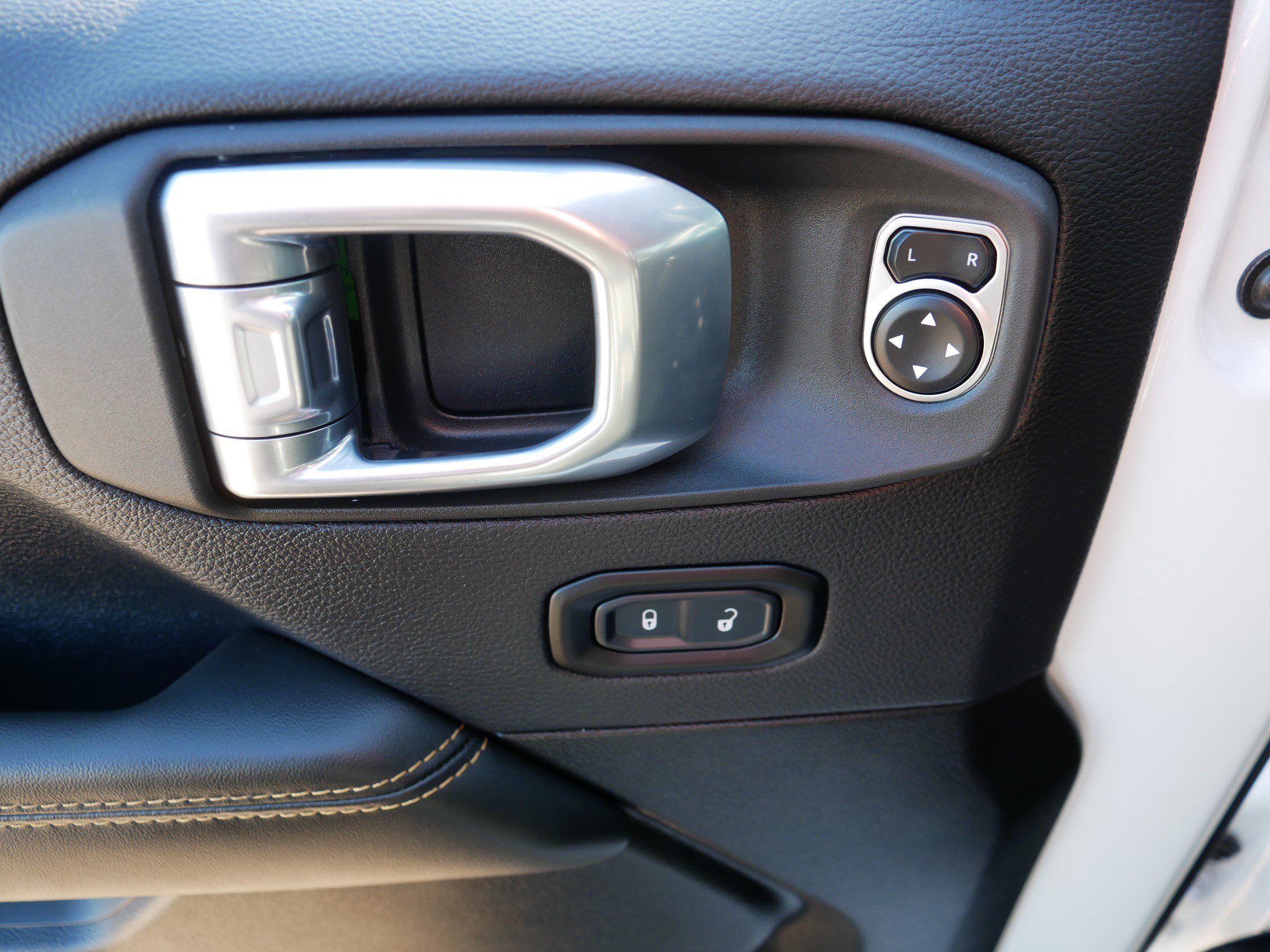 Used 2024 Jeep Wrangler Sahara w/ Technology Group image 19