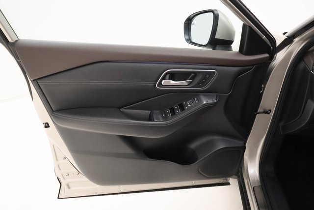 Used 2022 Nissan Rogue Platinum w/ Head-Up Display Package image 7