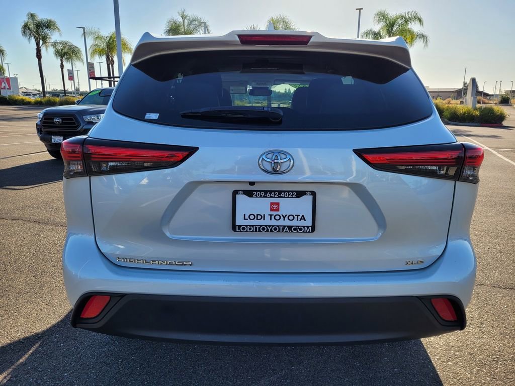 Used 2022 Toyota Highlander XLE FWD image 5