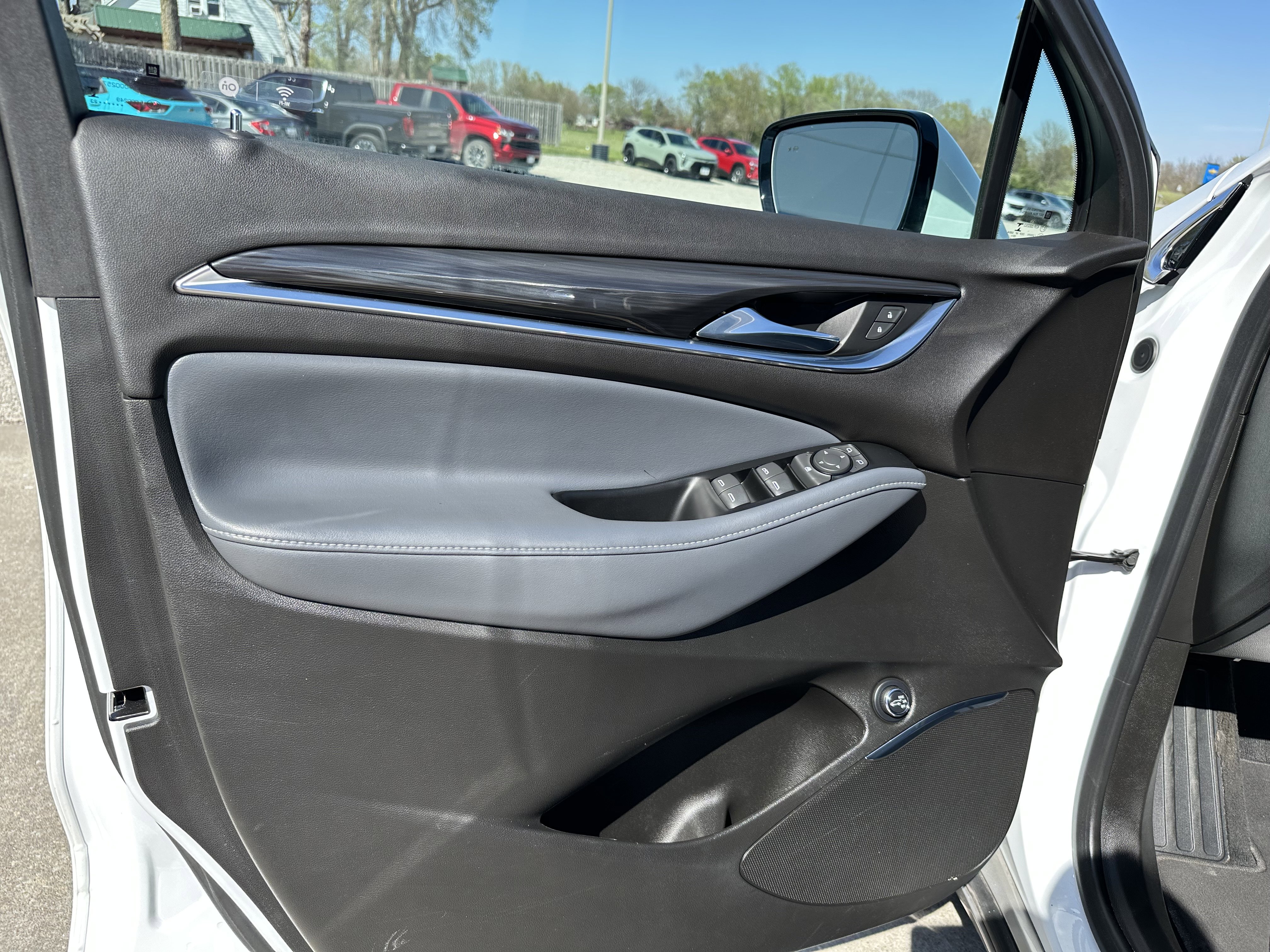 Used 2023 Buick Enclave Essence w/ Experience Buick Package FWD image 10
