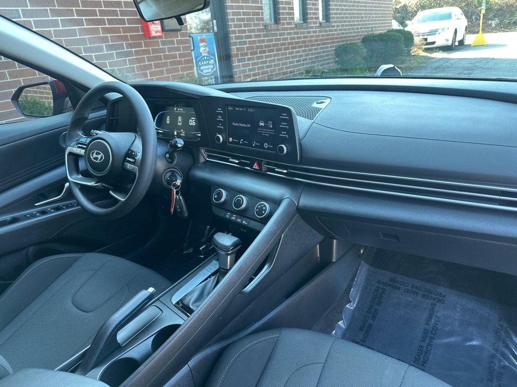 Used 2024 Hyundai Elantra SE image 19