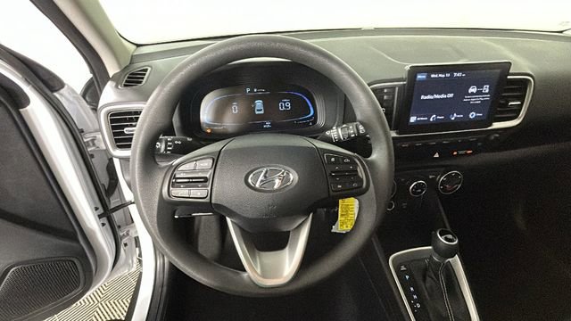 Used 2024 Hyundai Venue SE FWD image 15