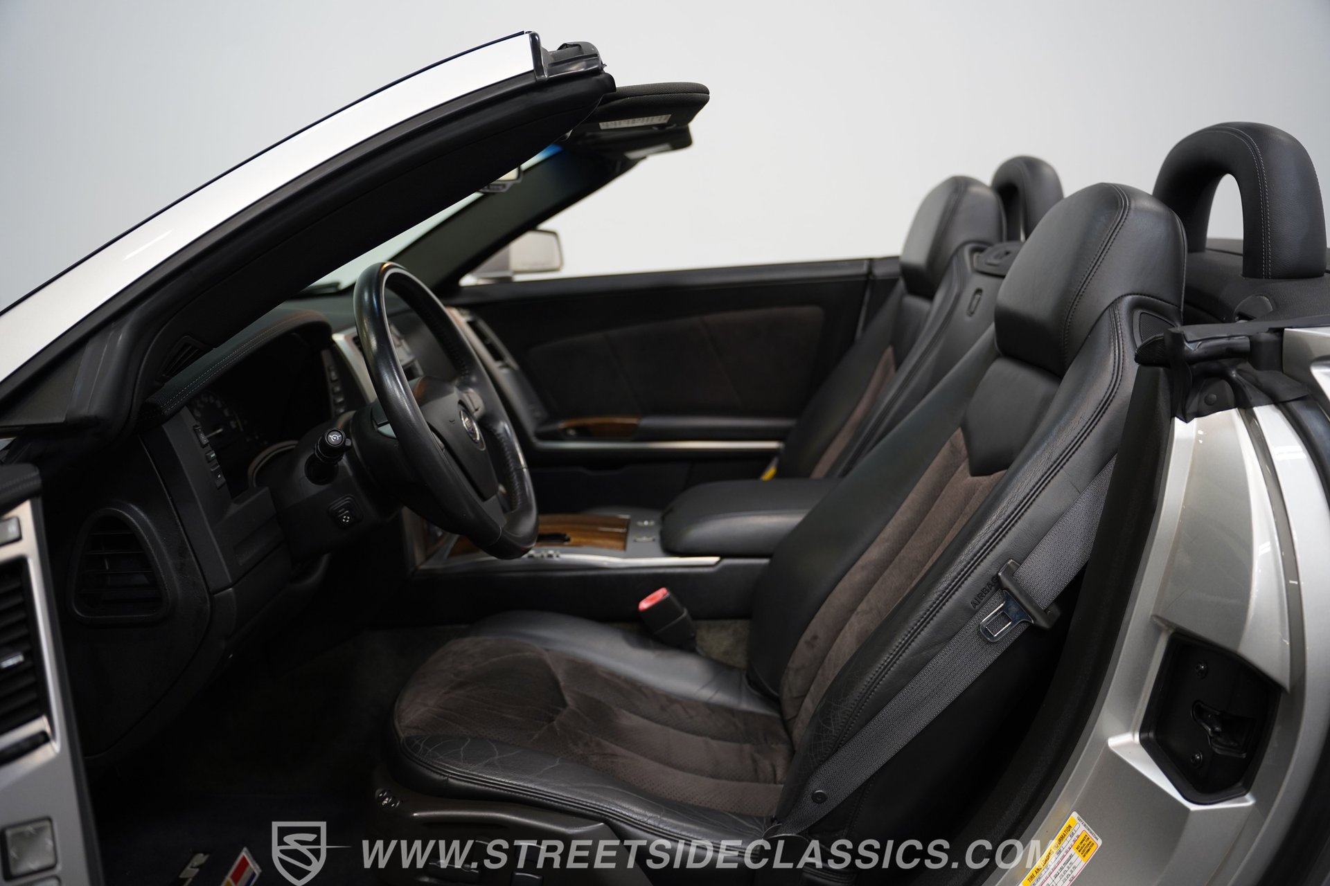 Used 2006 Cadillac XLR V image 37