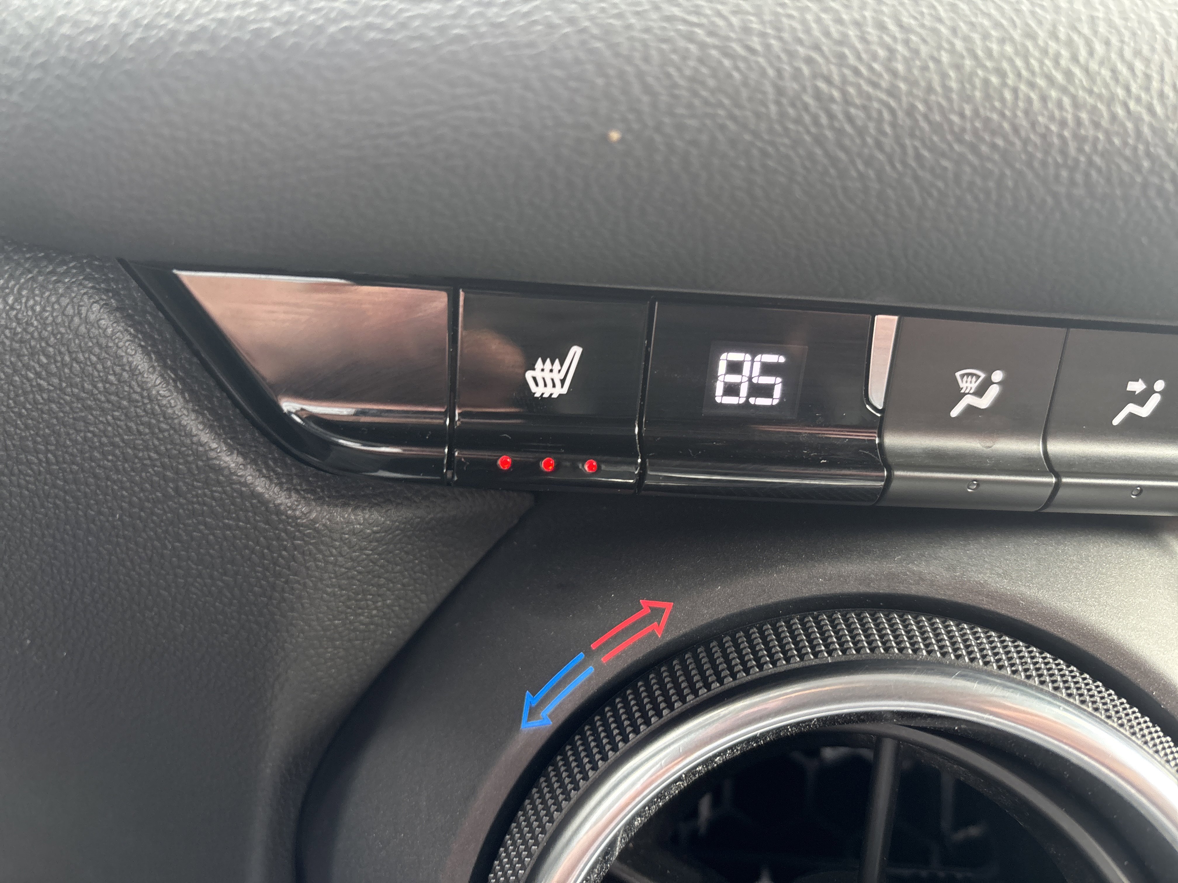 Used 2024 Chevrolet Blazer LT image 25