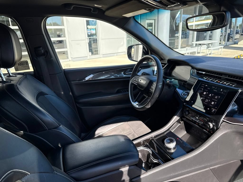 Used 2023 Jeep Grand Cherokee L Laredo AWD/4WD image 37