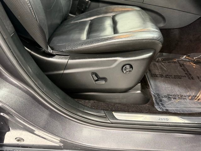 Used 2018 Jeep Grand Cherokee Limited image 25