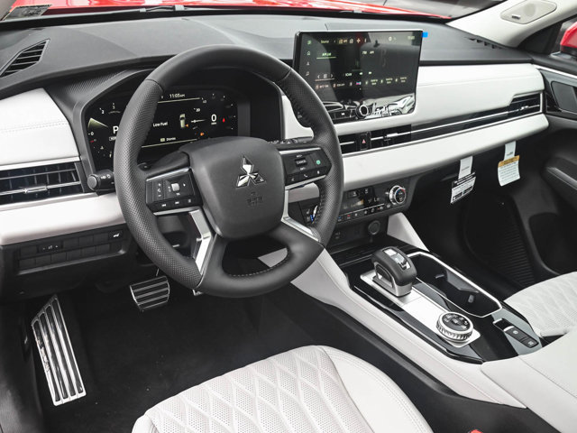 New 2025 Mitsubishi Outlander SEL image 17