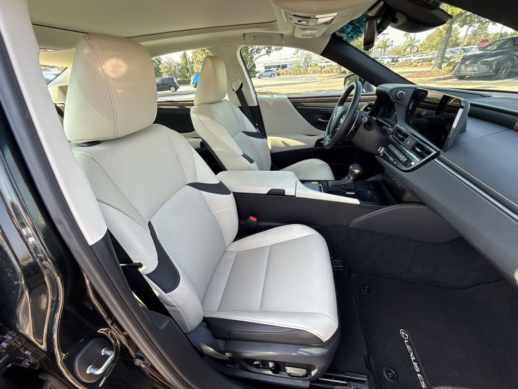 Used 2025 Lexus ES 350 w/ Premium Package image 16