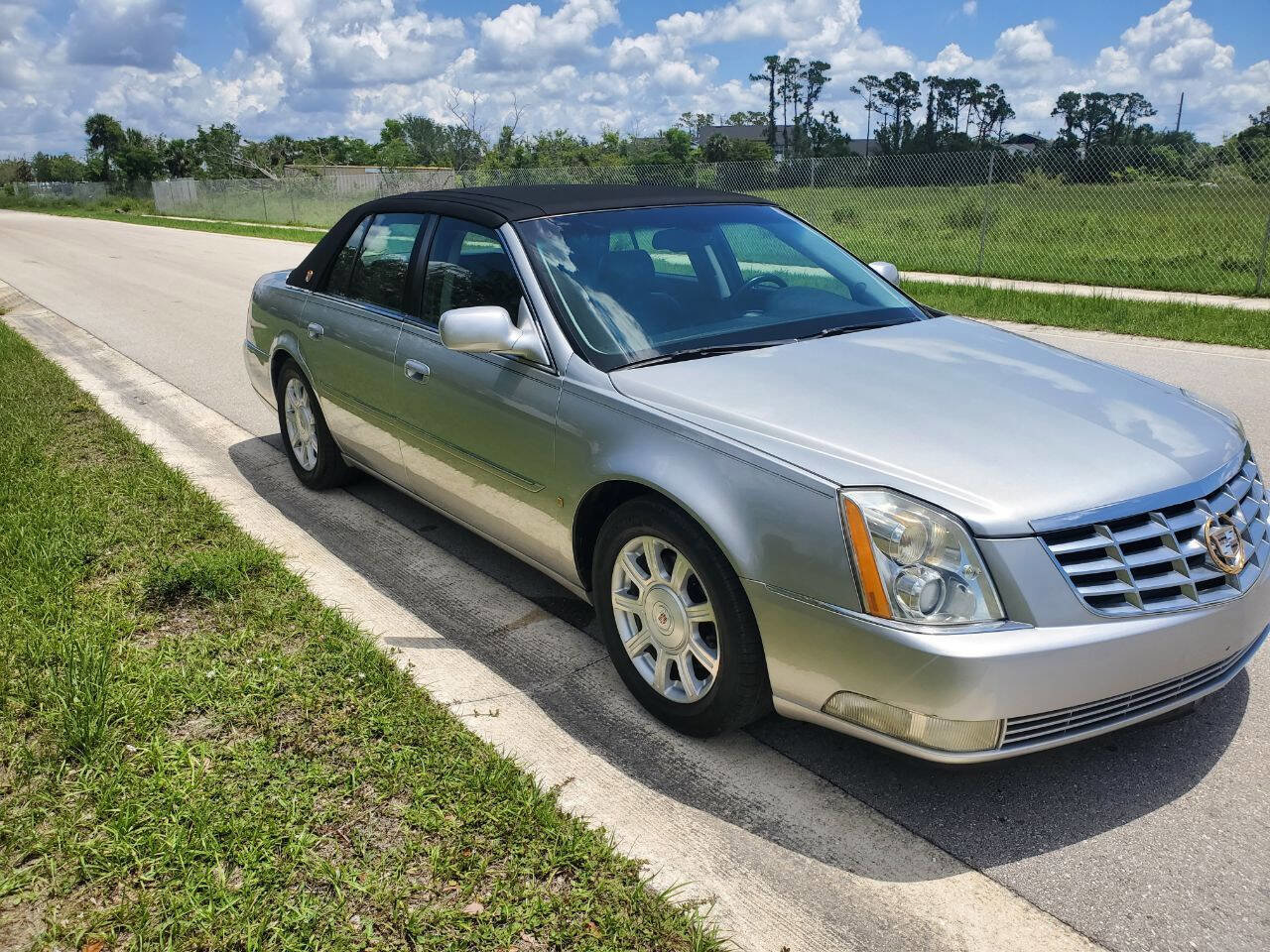 Used 2008 Cadillac DTS Luxury I image 4