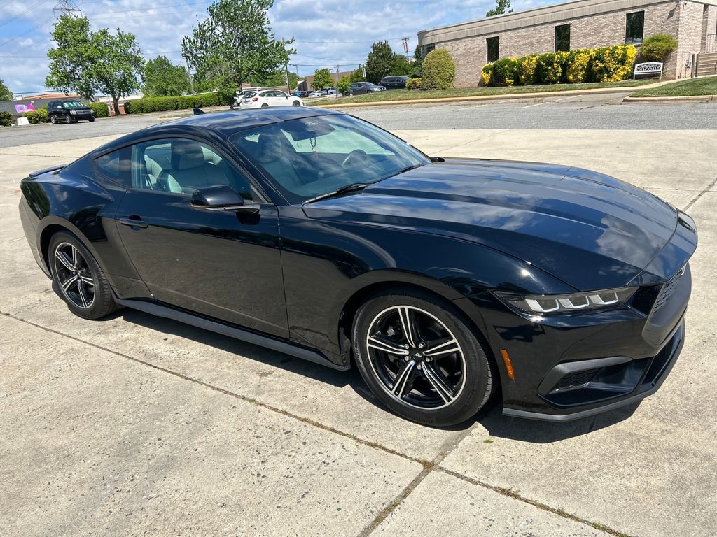 Used 2025 Ford Mustang Premium RWD image 9