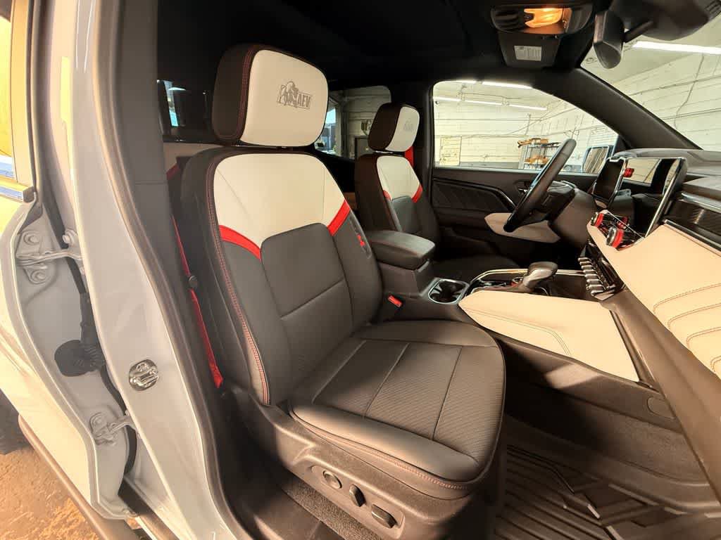 Used 2025 GMC Canyon AT4 w/ AT4X AEV Edition AWD/4WD image 14