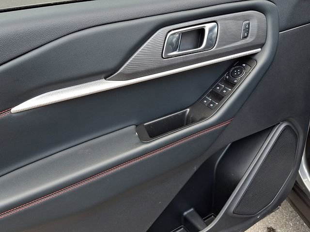 Used 2025 Ford Explorer ST-Line w/ ST-Line Street Pack AWD/4WD image 12