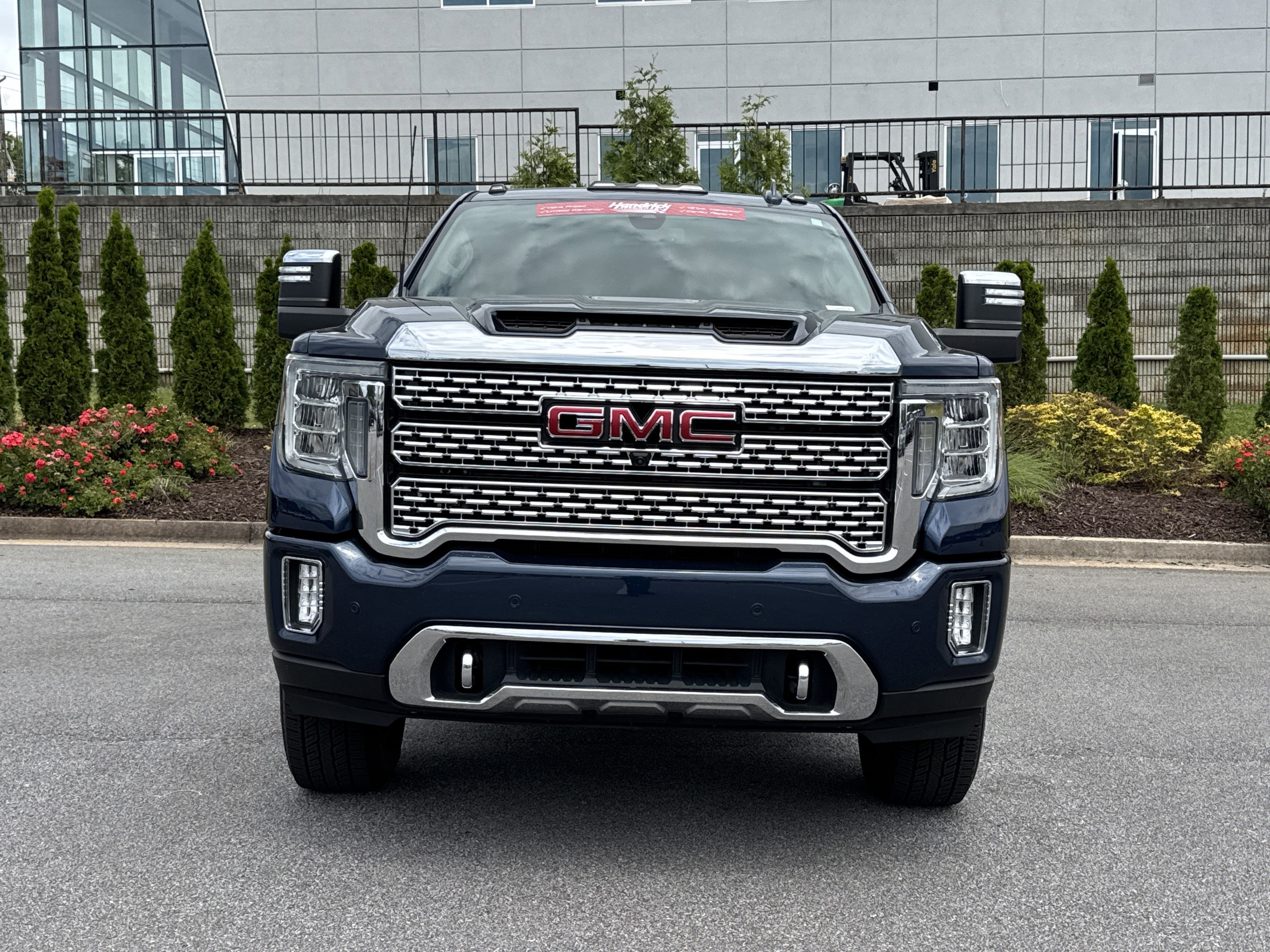 Used 2022 GMC Sierra 2500 Denali AWD/4WD image 3