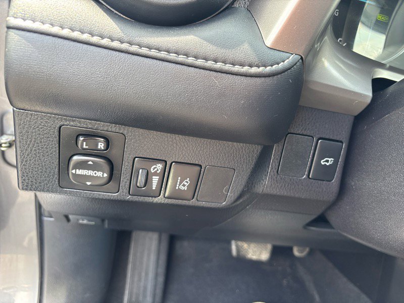 Used 2017 Toyota RAV4 Limited image 14