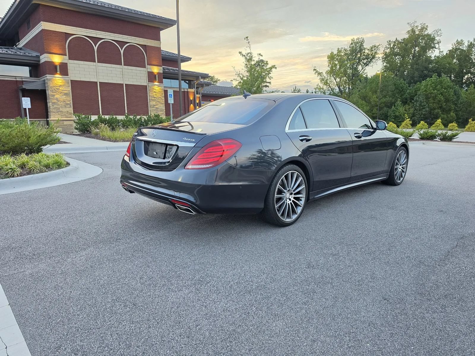 Used 2015 Mercedes-Benz S 550 4MATIC Sedan image 6