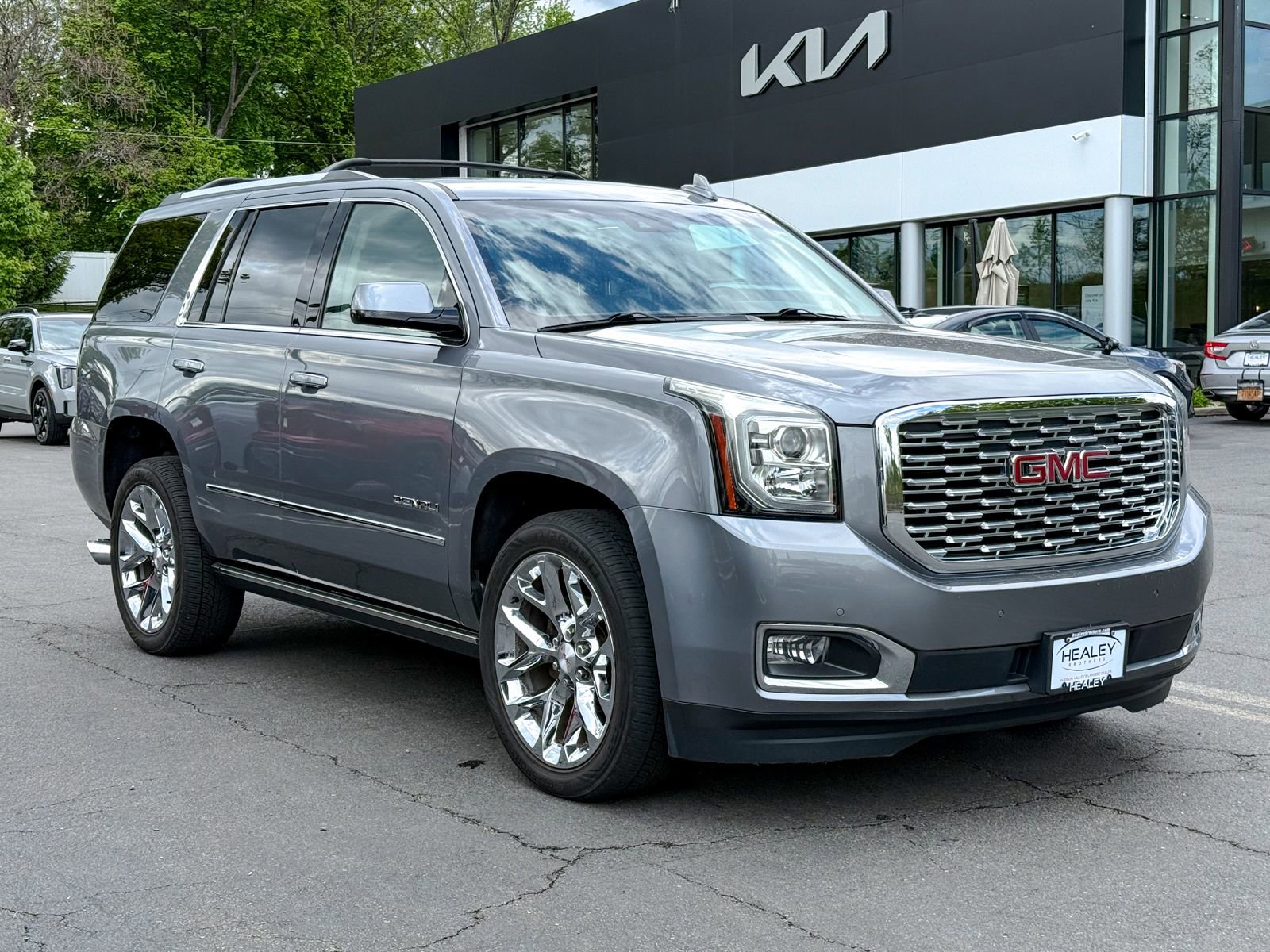 Used 2020 GMC Yukon Denali w/ Denali Ultimate Package AWD/4WD video 1