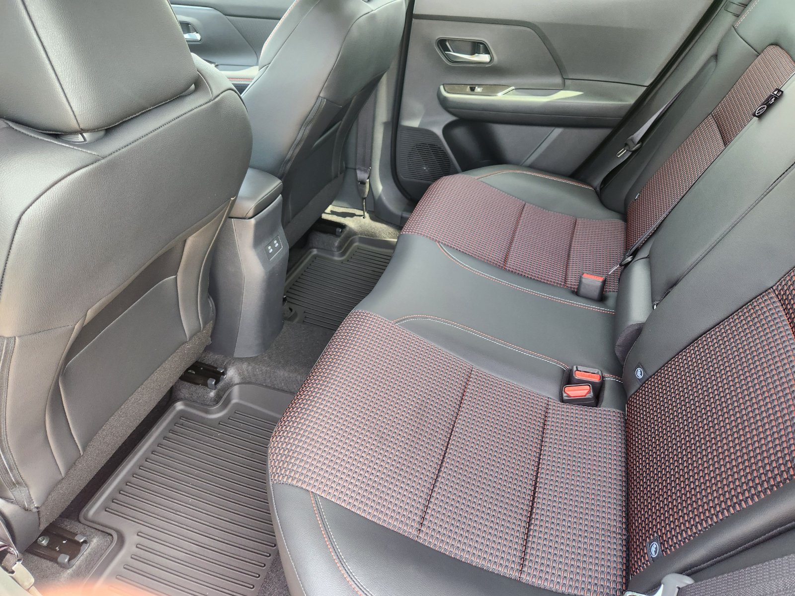 New 2026 Nissan Kicks SR AWD/4WD image 24