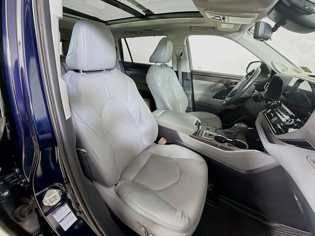 Used 2020 Toyota Highlander Platinum image 26