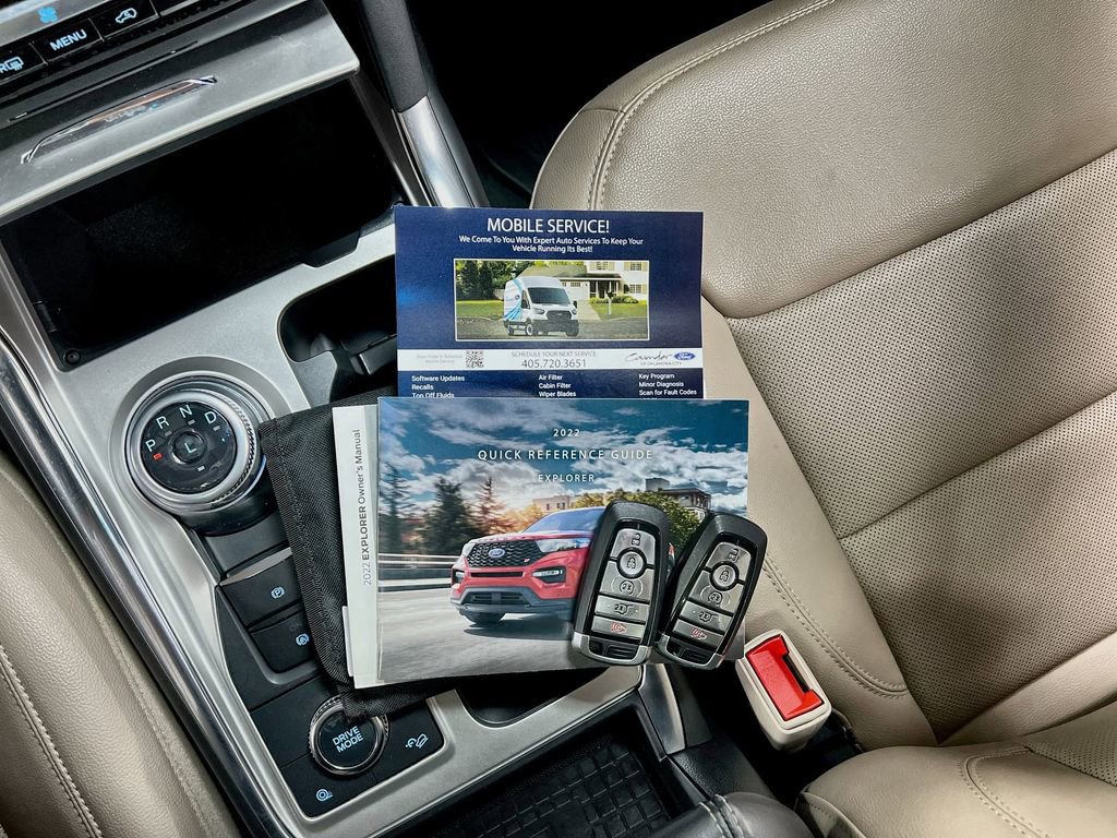 Used 2022 Ford Explorer Limited w/ Equipment Group 301A AWD/4WD image 10