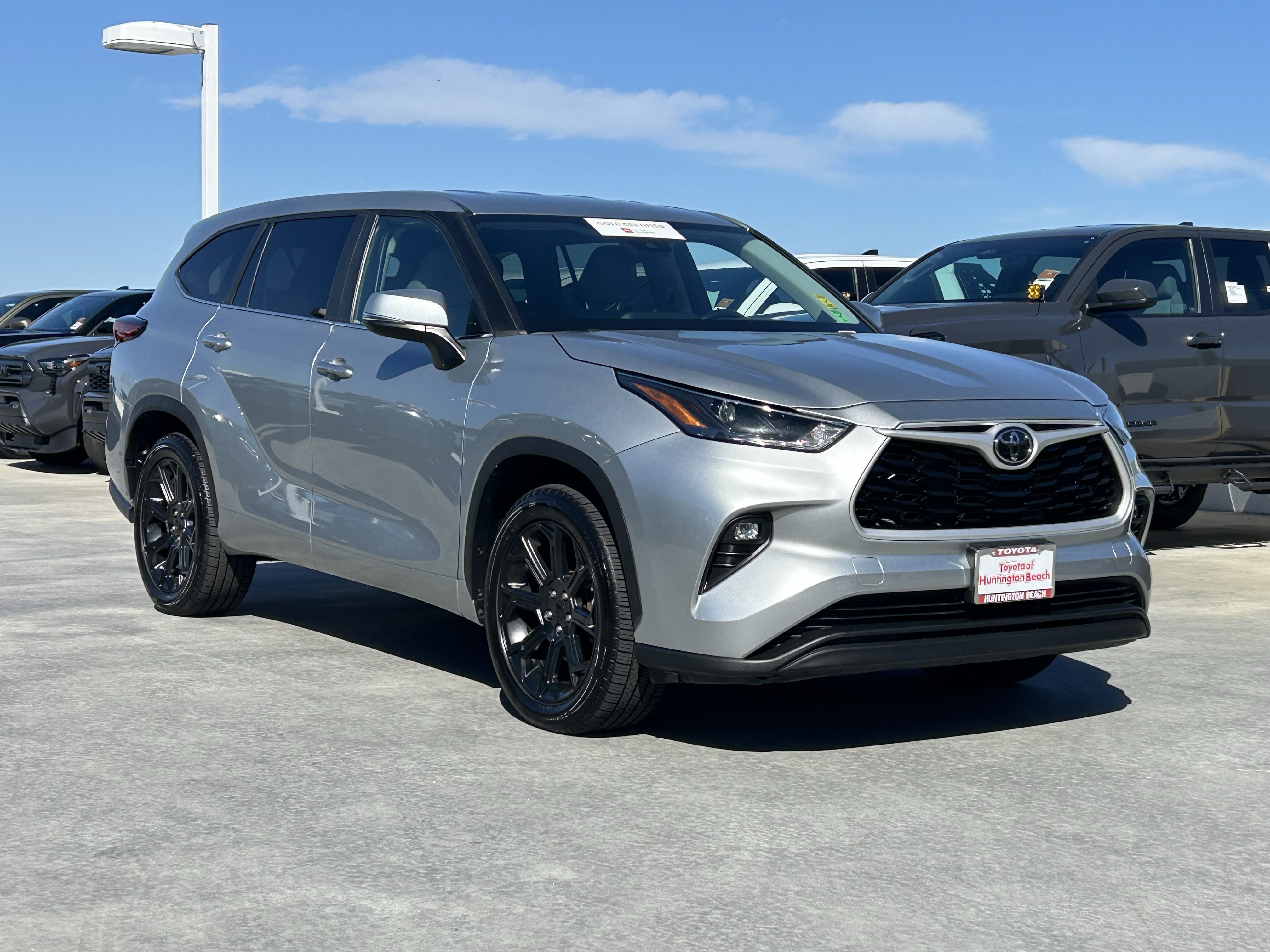 Certified 2023 Toyota Highlander LE FWD image 2