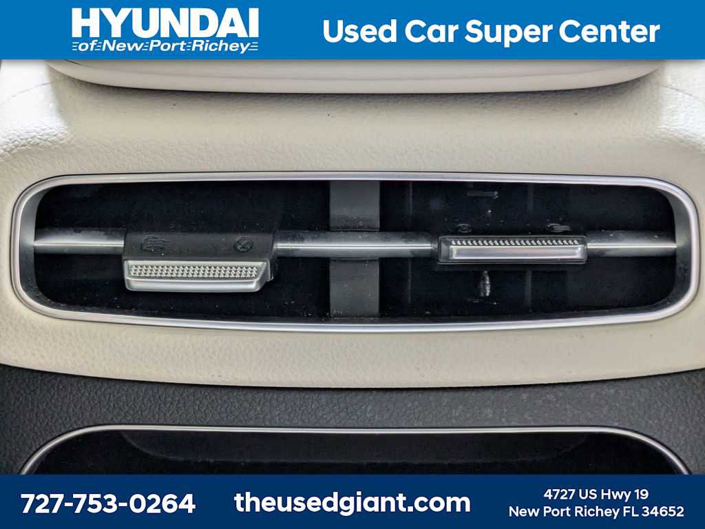 Used 2025 Genesis GV70 2.5T w/ Select Package AWD/4WD image 18
