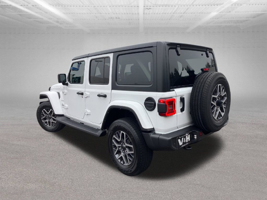 Used 2024 Jeep Wrangler Unlimited Sahara w/ Technology Group AWD/4WD image 23