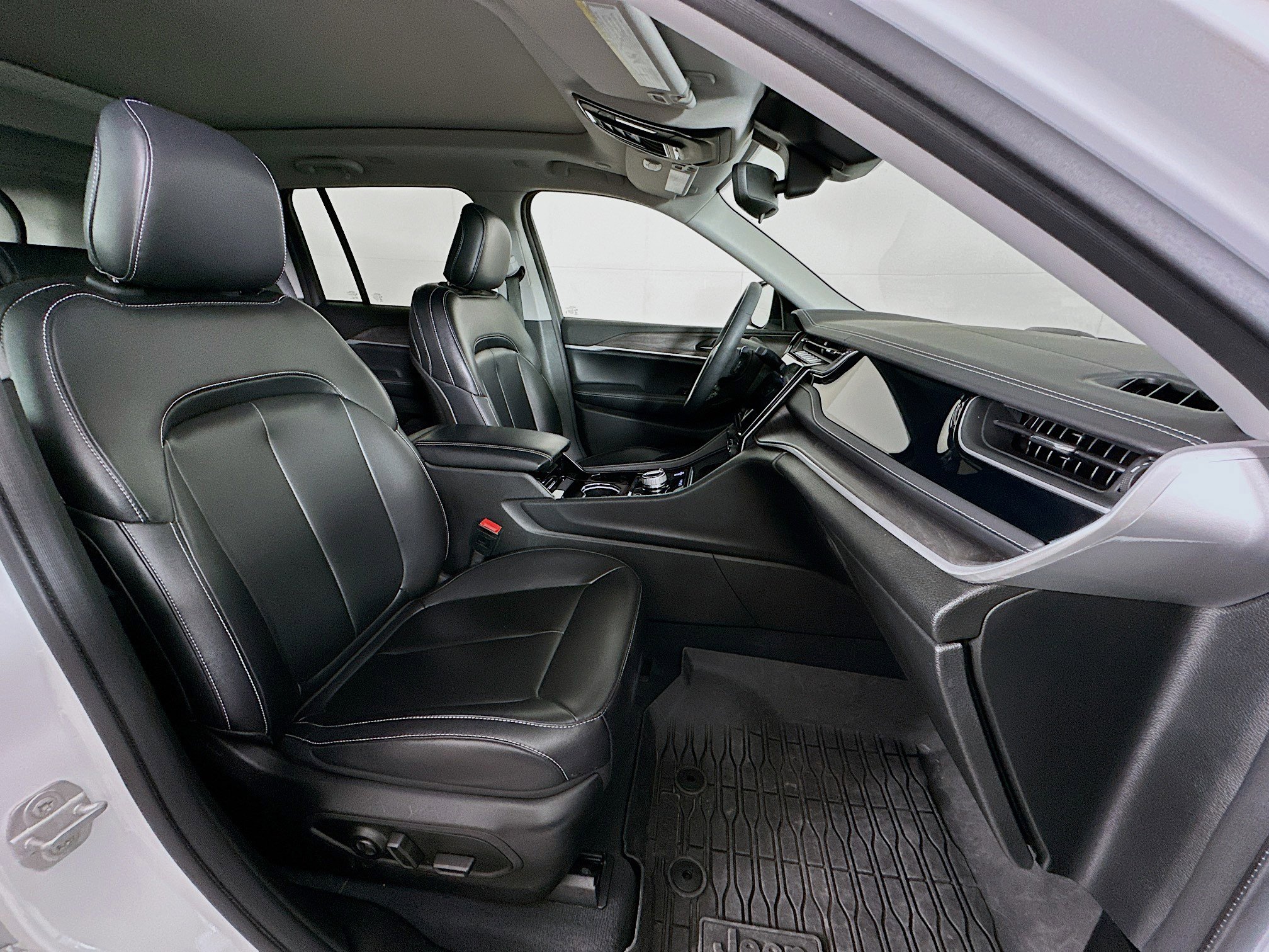 Used 2023 Jeep Grand Cherokee 4WD 4xe image 33