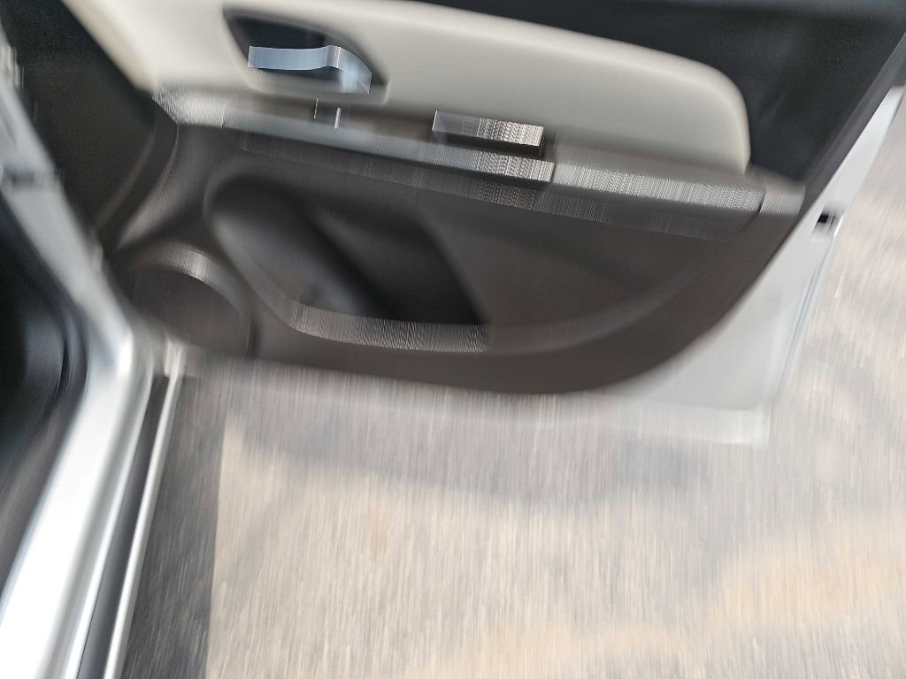 Used 2011 Chevrolet Cruze LS image 52