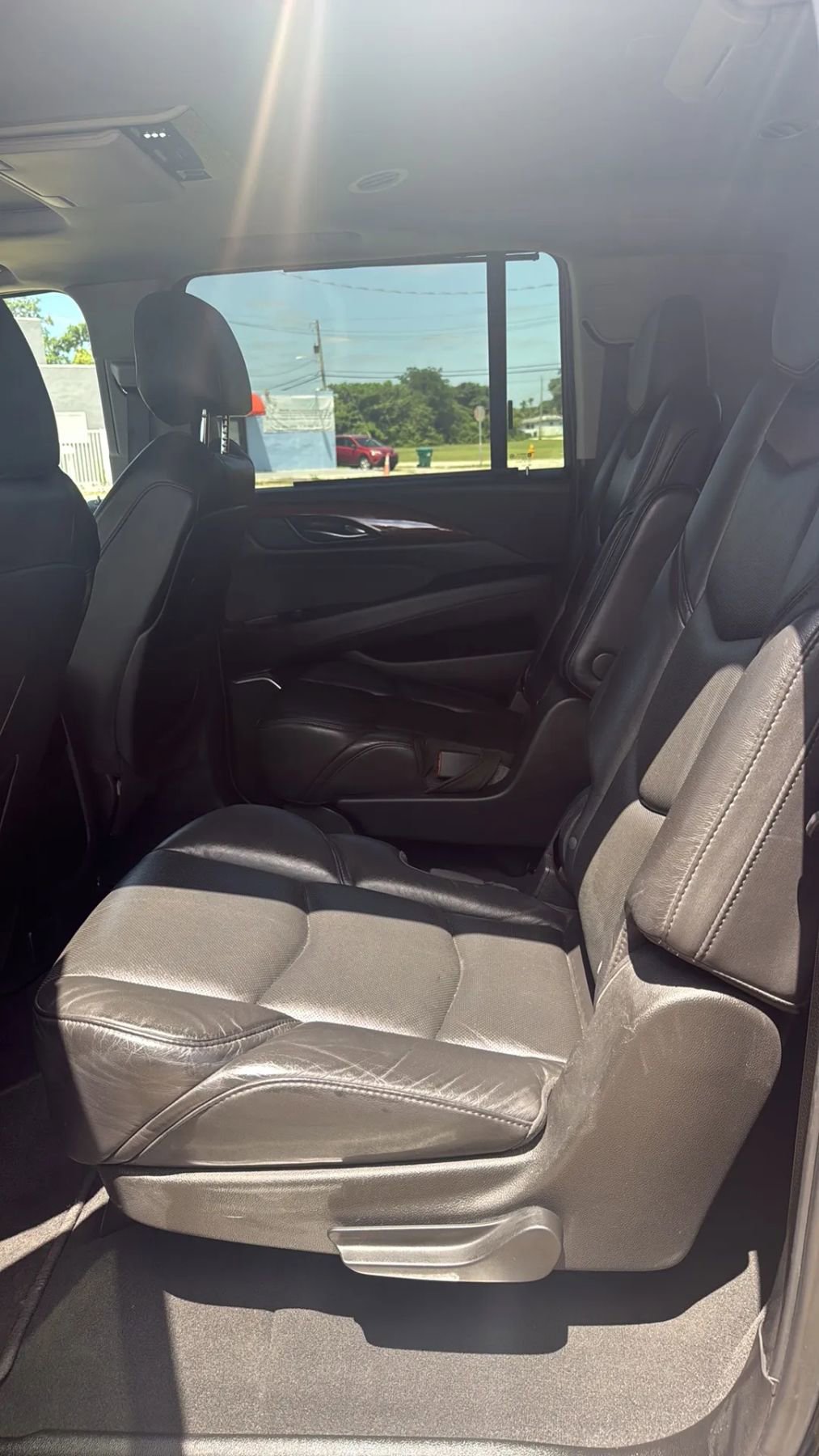 Used 2019 Cadillac Escalade ESV Luxury AWD/4WD image 9