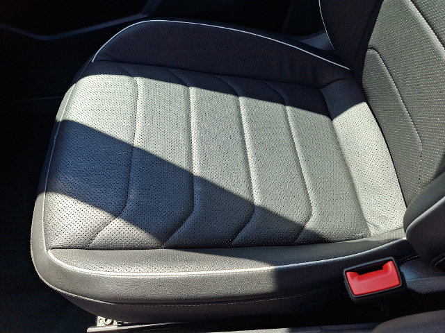 Certified 2023 Volkswagen Tiguan SEL R-Line AWD/4WD image 26