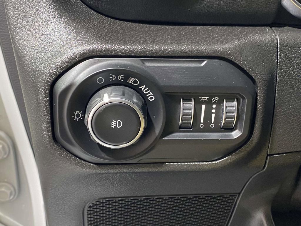 Used 2019 Jeep Wrangler Unlimited Sahara image 18