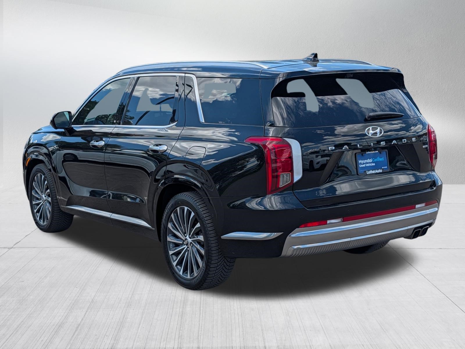 Certified 2023 Hyundai Palisade Calligraphy w/ Cargo Package AWD/4WD image 5