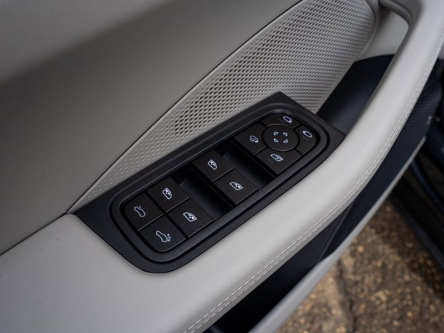 Certified 2025 Porsche Macan 4S Electric image 16