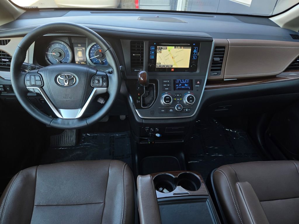 Used 2017 Toyota Sienna Limited image 17