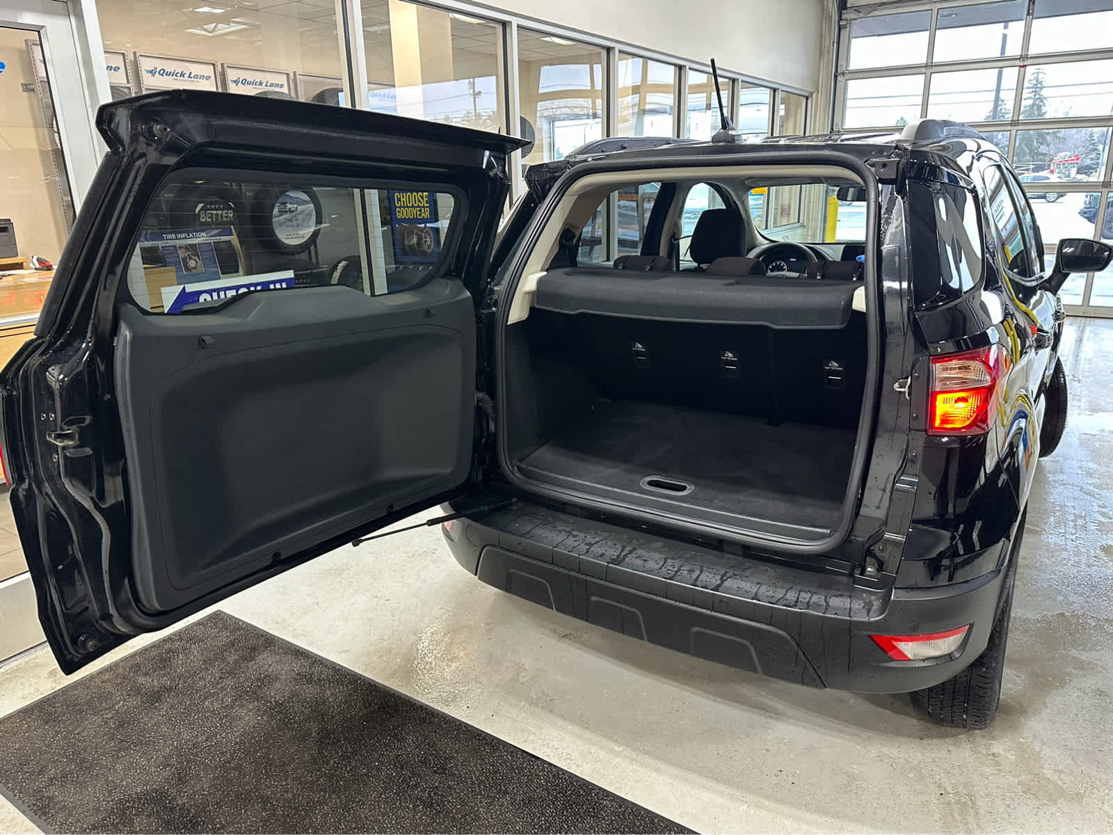 Used 2022 Ford EcoSport SE w/ SE Convenience Package image 8