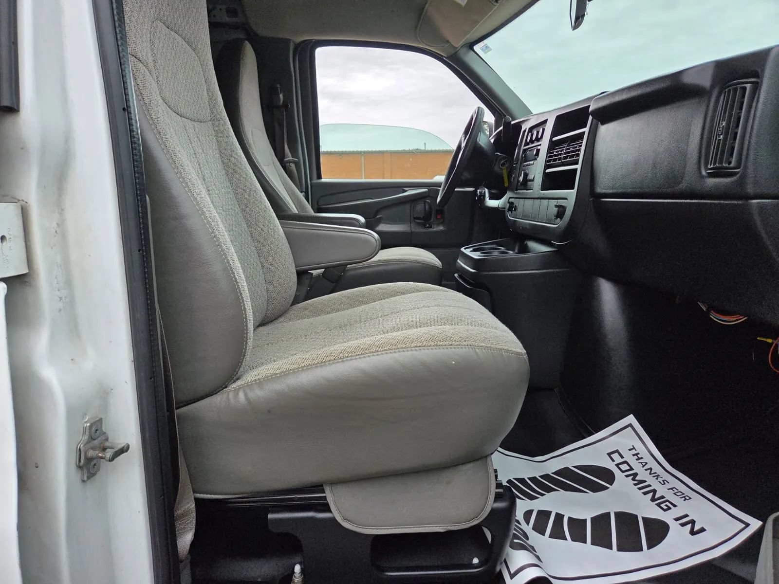 Used 2014 Chevrolet Express 3500 w/ Chrome Appearance Package RWD image 13