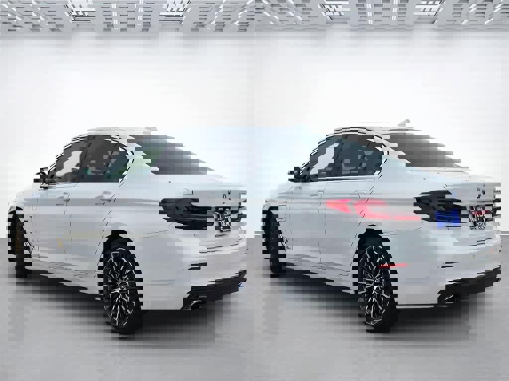 Used 2022 BMW 530e w/ Premium Package image 4