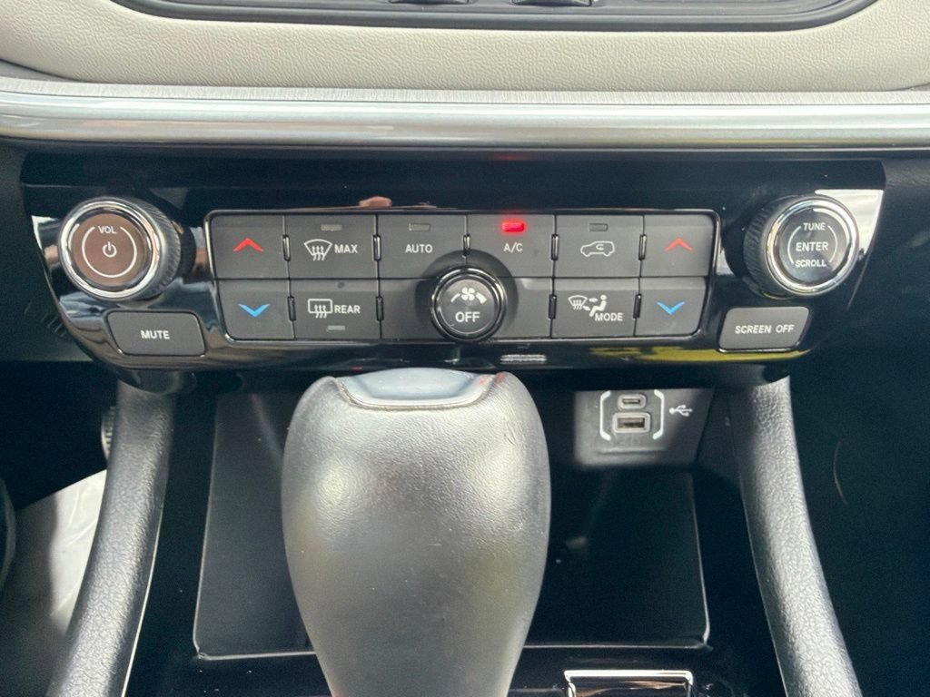 Used 2025 Jeep Compass Limited AWD/4WD image 27