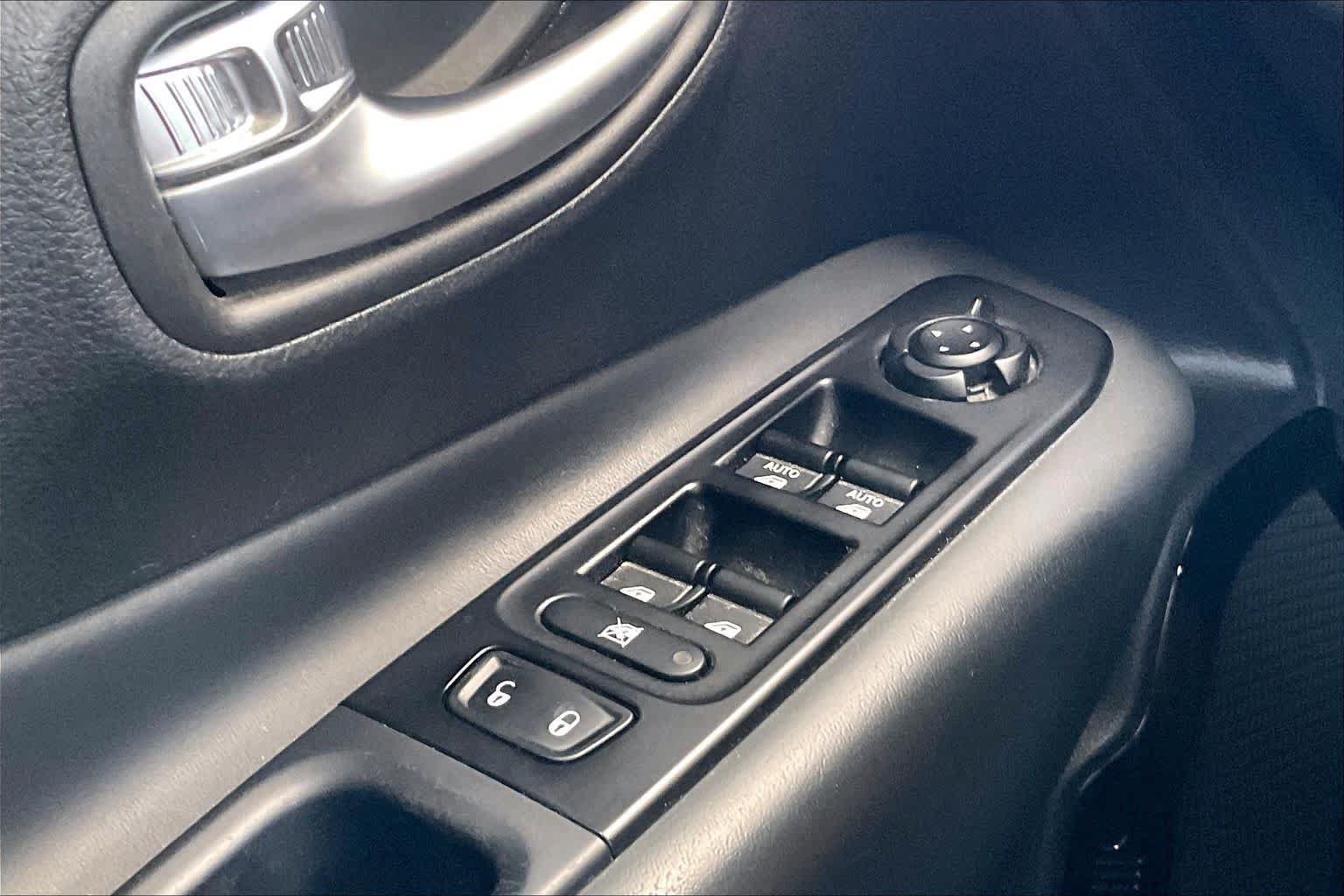 Used 2020 Jeep Renegade Altitude w/ UConnect 8.4 Nav Group AWD/4WD image 34