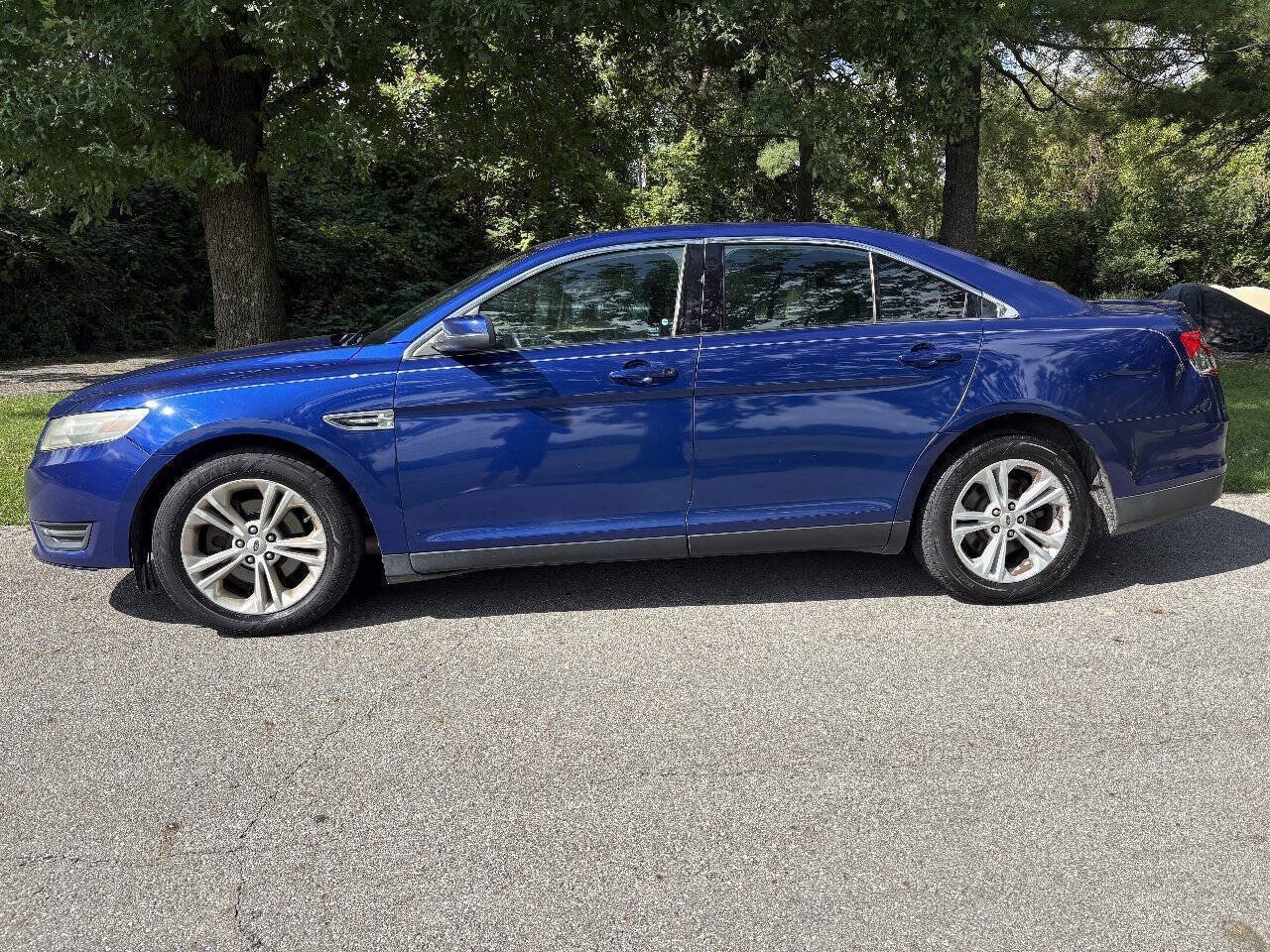 Used 2014 Ford Taurus SEL FWD image 4