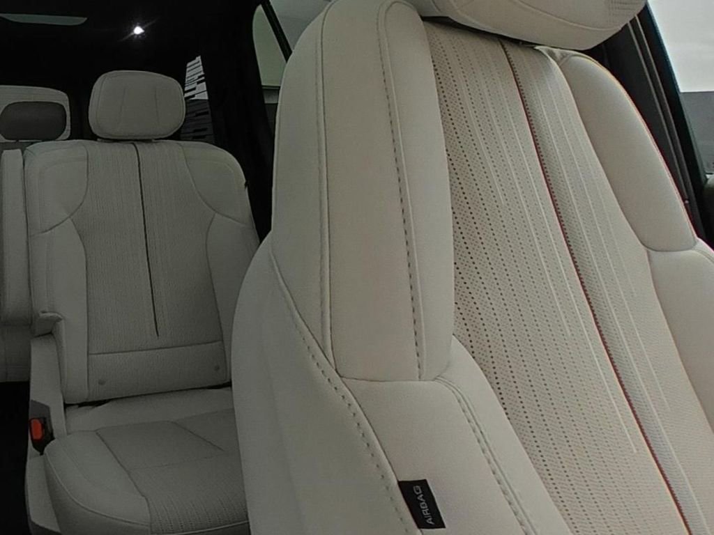 New 2026 Cadillac Vistiq Premium Luxury AWD/4WD image 34