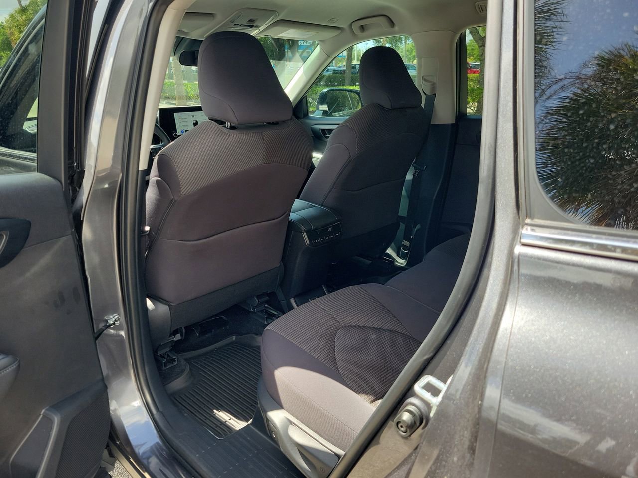 Used 2025 Toyota Highlander LE image 10