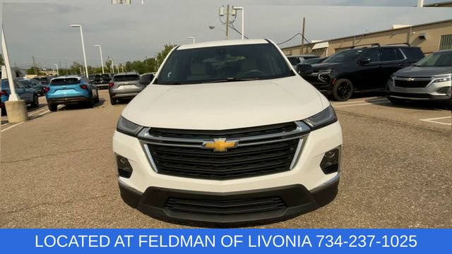 Used 2023 Chevrolet Traverse LS image 3