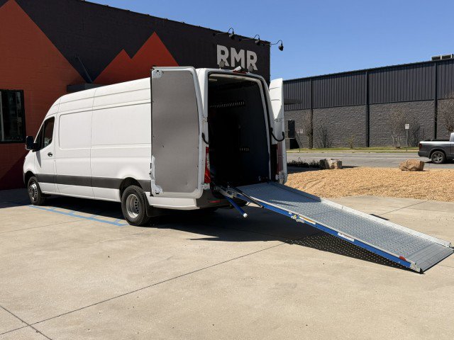Used 2022 Mercedes-Benz Sprinter 3500 image 7