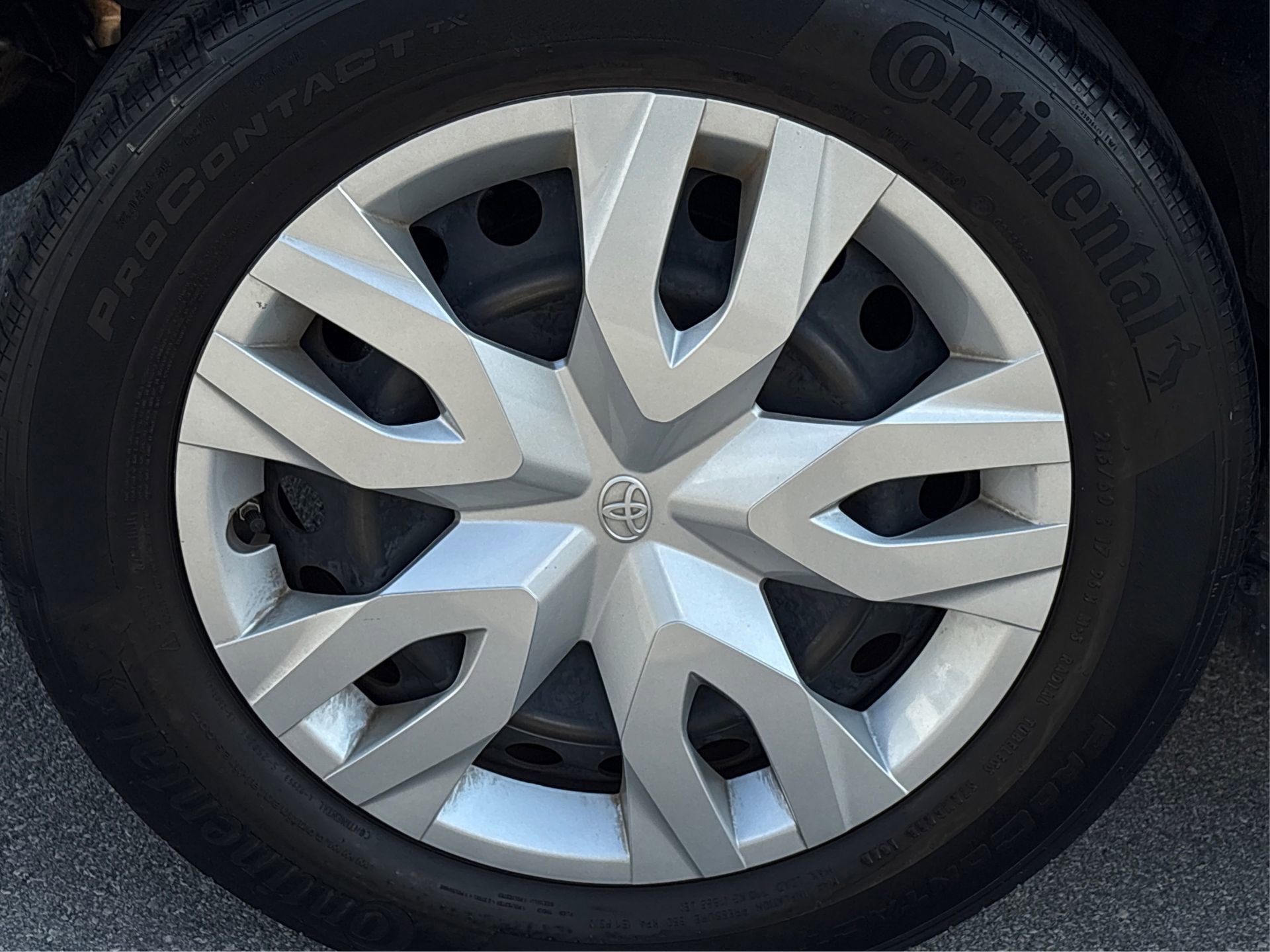 Used 2019 Toyota C-HR Limited image 13